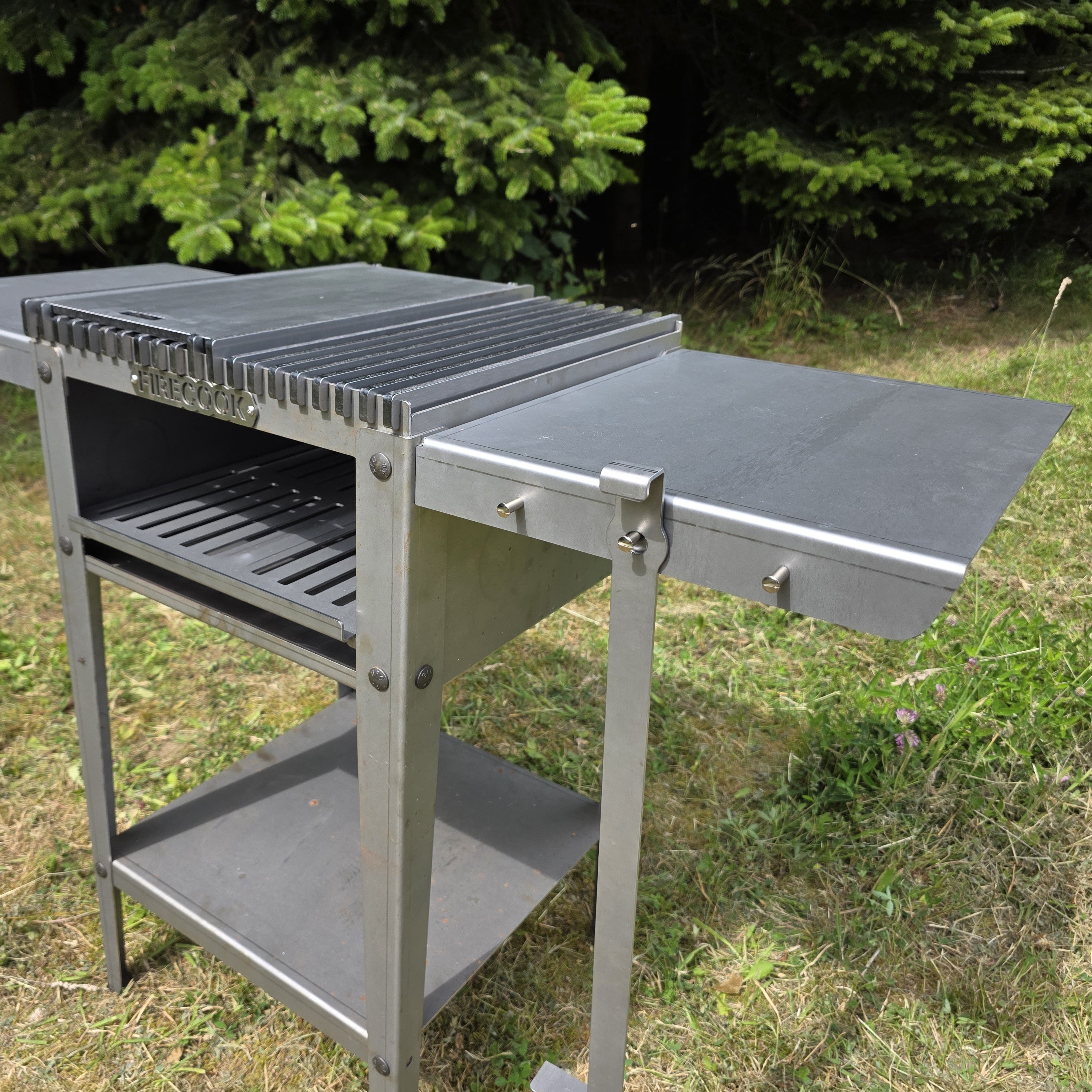 Firecook Outdoor Stove 45 ALL-IN kit m. 1 x Fryplate SMALL, 2 Side Table Kit, Shelf Kit 45 & Firetool