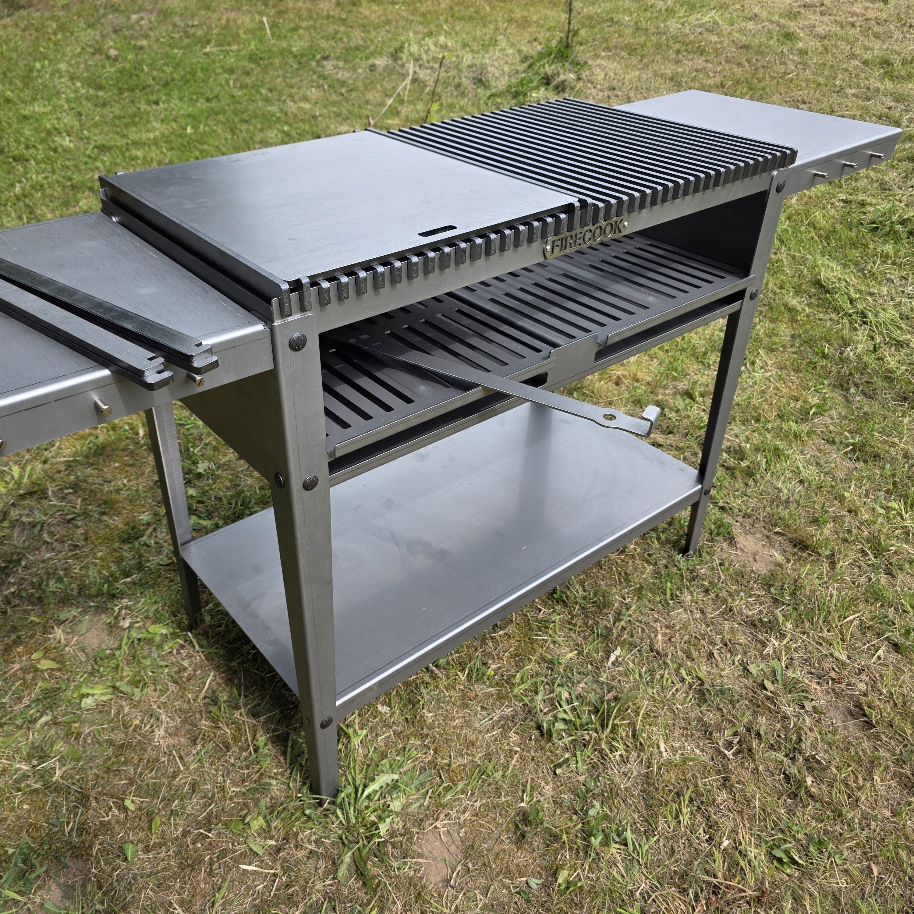 Firecook Outdoor Stove 90 ALL-IN kit m. 2 x Fryplate BIG, 2 x Side Table Kit, Shelf Kit 90 & Firetool